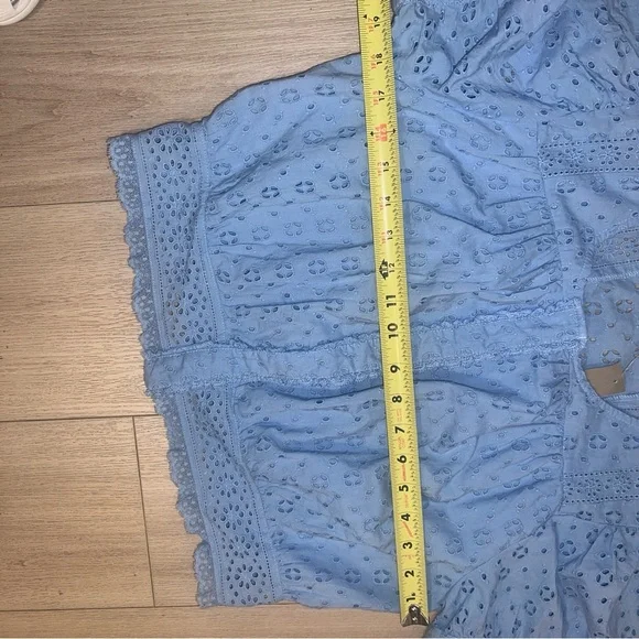 NEW J.Crew Cropped Button-Up Shirt Light Blue Eyelet Womens Medium M Casual Chic - Picture 6 of 11